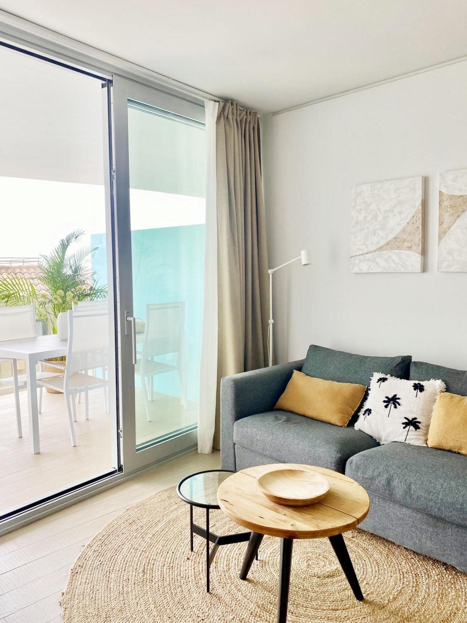 Fantastic In The Wave Just Steps From Carvajal - Pool And Free Parking Appartement Fuengirola
